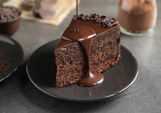 طرز تهیه لایه شکلاتی روی کیک 